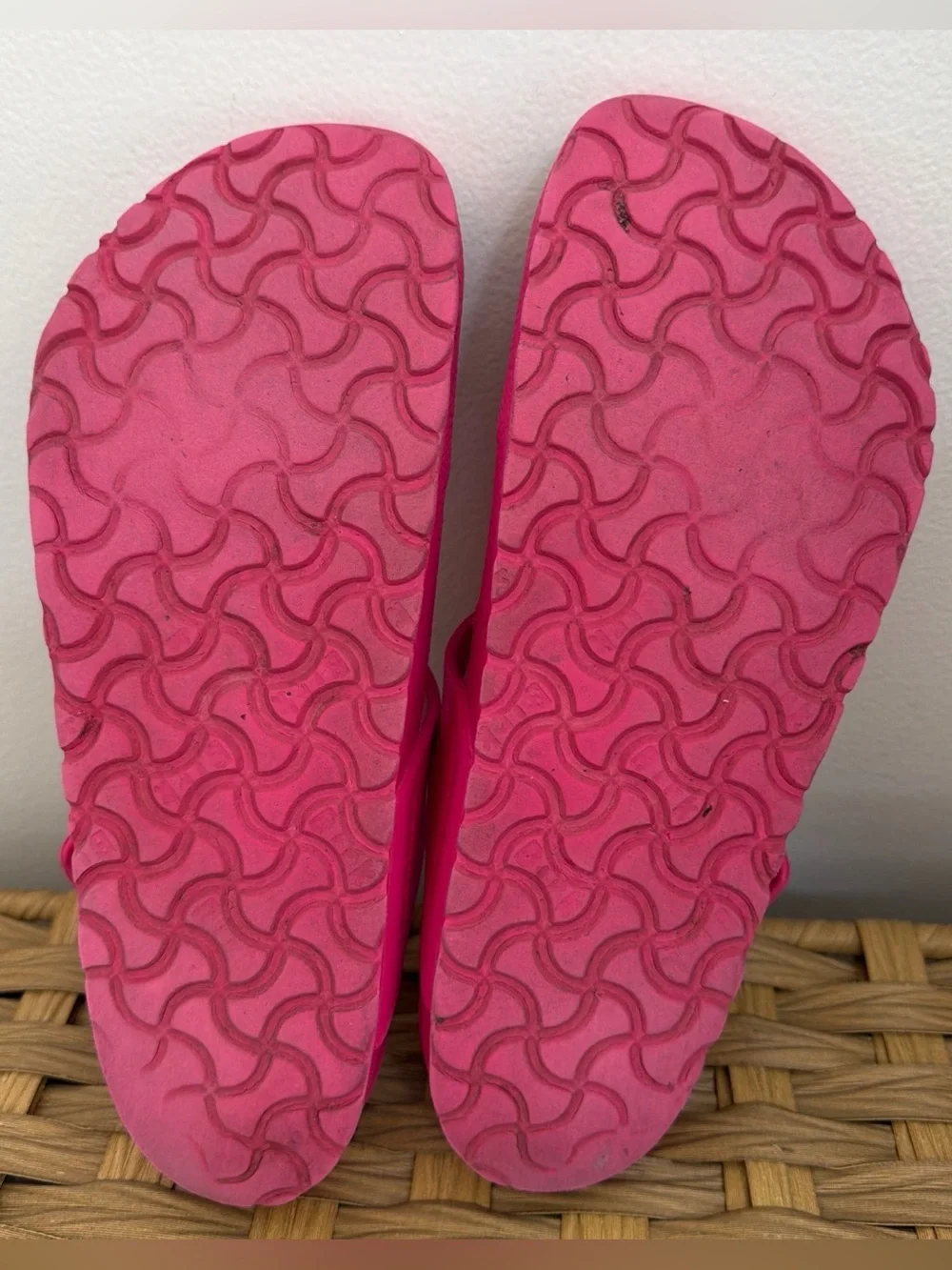 Birkenstock Unisex Gizeh EVA Sandals Vibrant Pink Women’s Size EU 40 / US 9/9.5